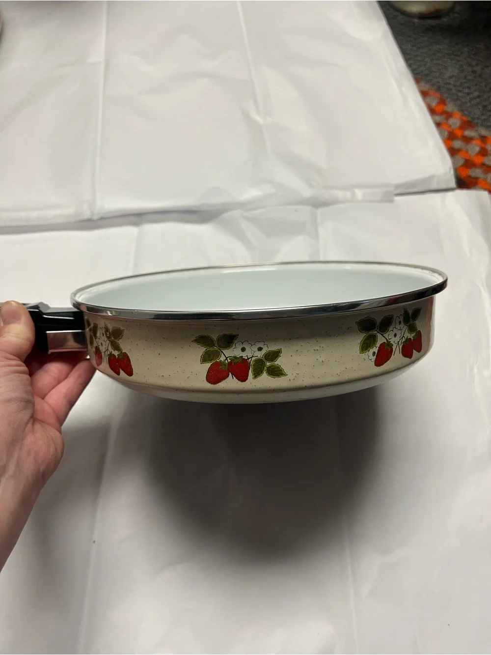 Vintage Strawberry ONTZI-OLA frying pan BRAND NEW Rare